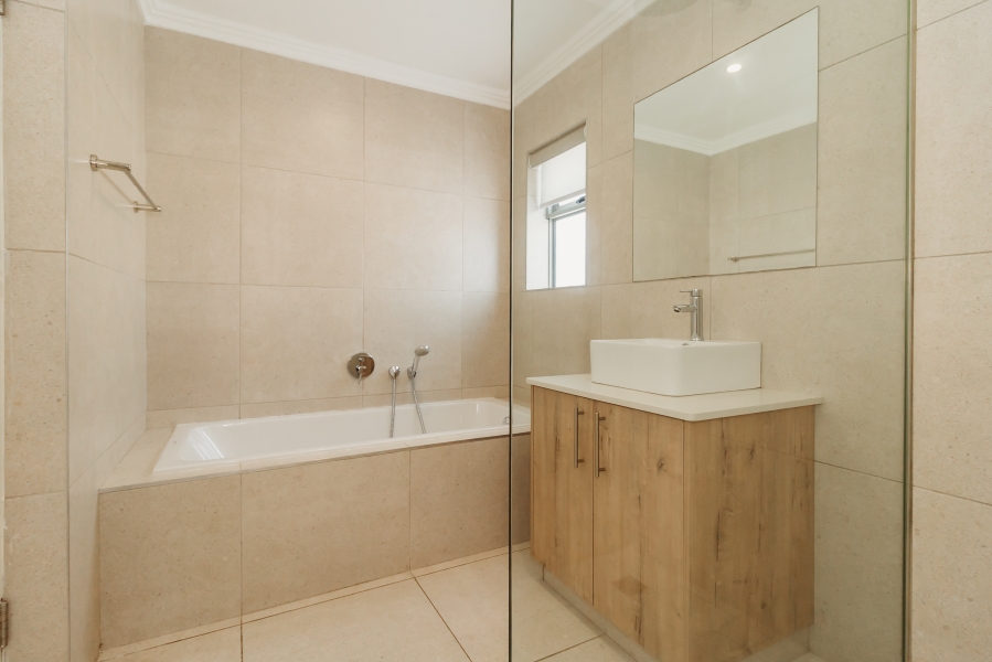 4 Bedroom Property for Sale in Kraaibosch Manor Western Cape